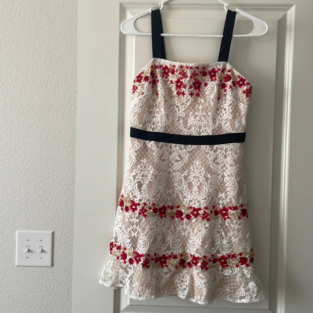 Mini dress embroidered floral